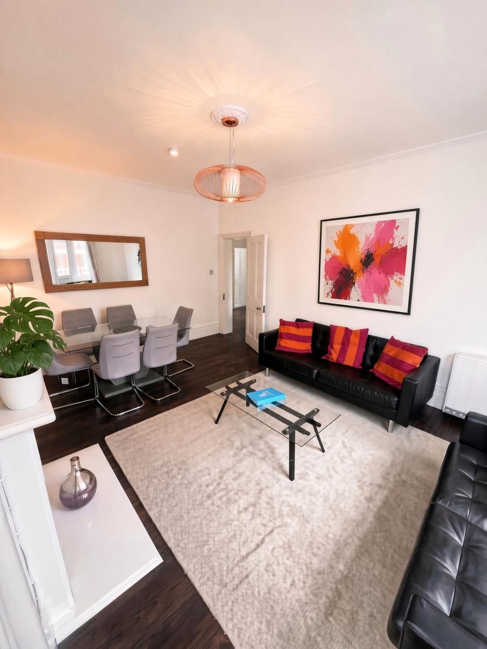 Devon Lodge - Large 3 bed Apartment Sleeps 8 Beach opposite Apartment in Clacton-on-Sea