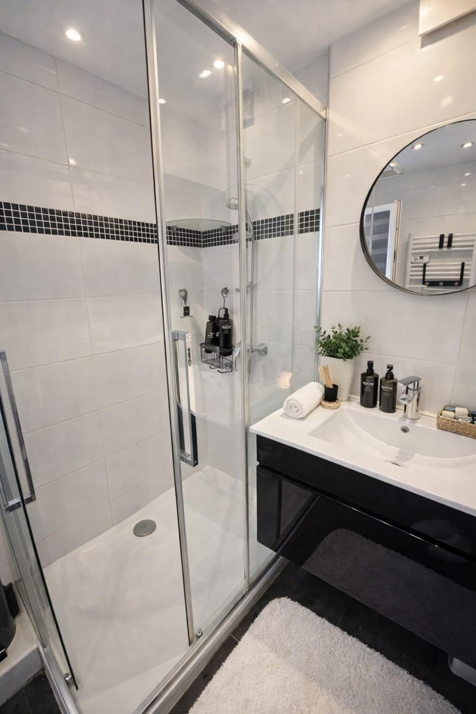 La Maison Badine, Air-conditioned Triplex Apartment in Antibes
