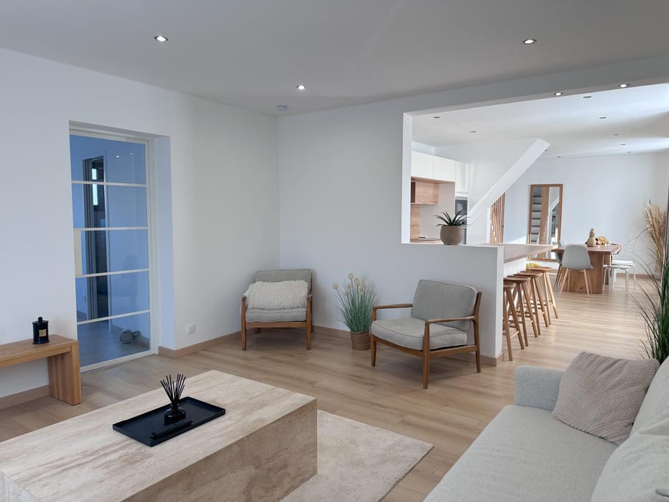 Kitchen or kitchenette, Living room, Dining area