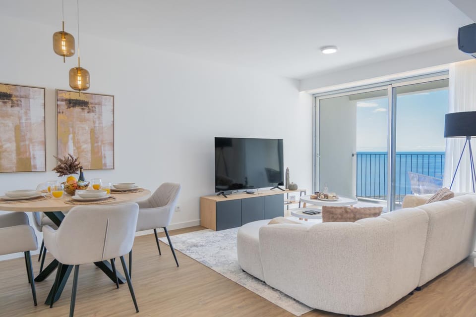 TV and multimedia, Living room, Seating area, Dining area, Sea view, internet