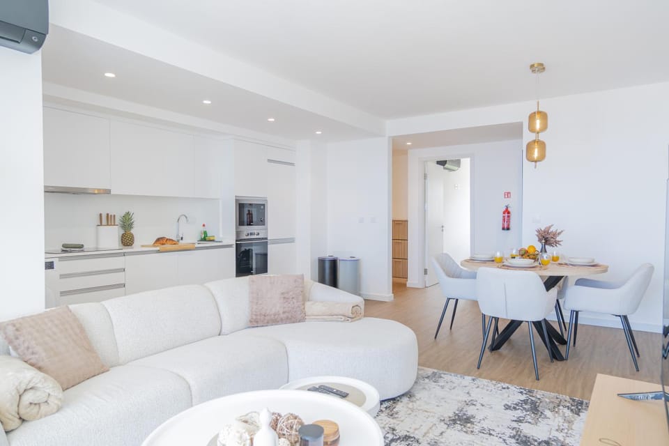 Living room, Seating area, Dining area, internet, kitchen