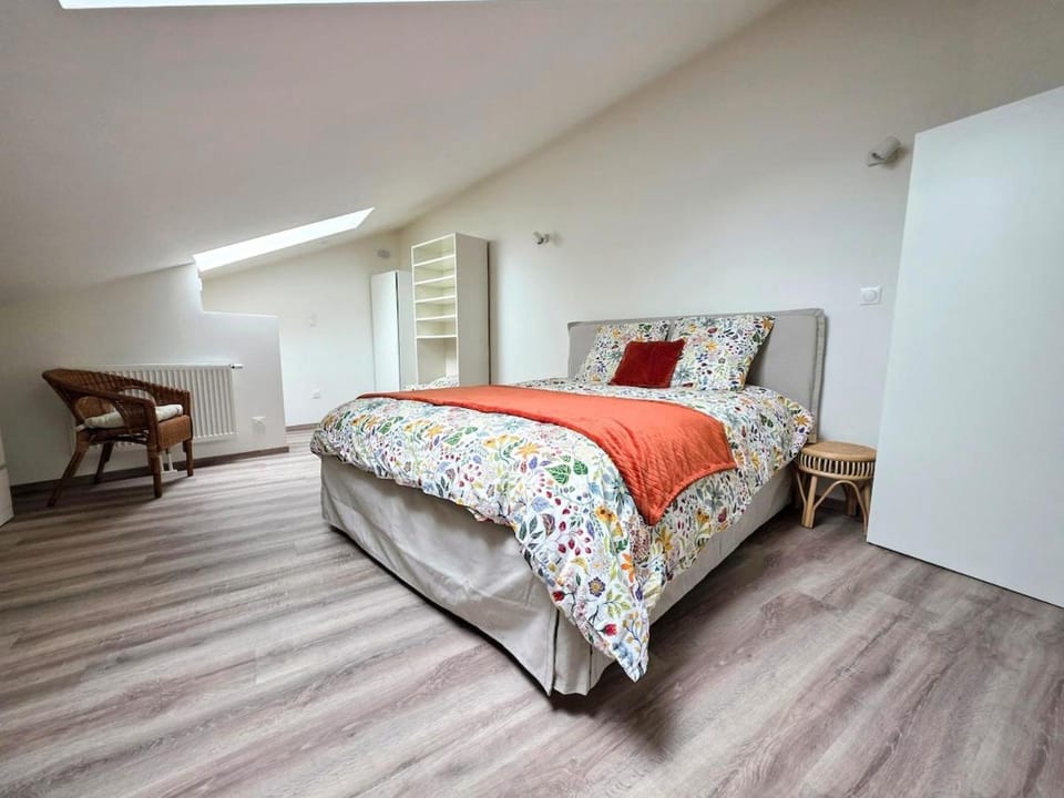 Bed, Bedroom, heating