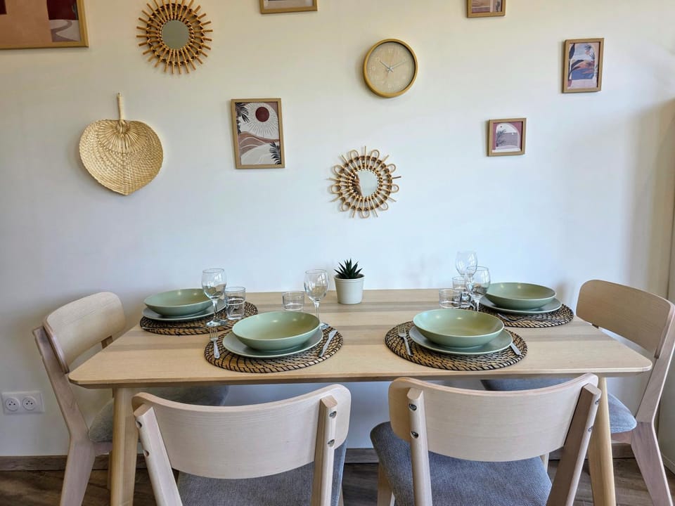 Decorative detail, Dining area, Meals