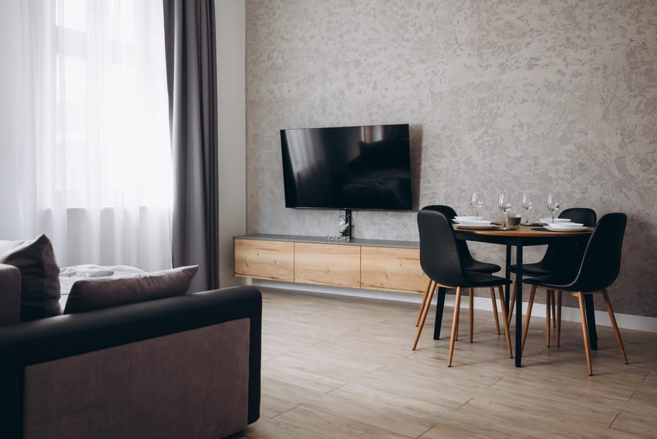 Communal lounge/ TV room, TV and multimedia, Living room, Seating area, Dining area, Evening entertainment