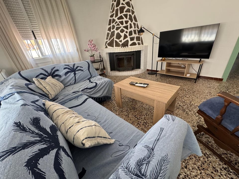 Communal lounge/ TV room, TV and multimedia, Living room