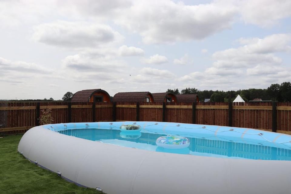 Pods & tonneaux du Haras d'Oakland Campground/ 
RV Resort in Centre-Val de Loire