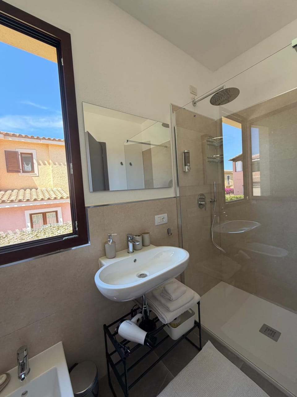 Shower, Bathroom, towels
