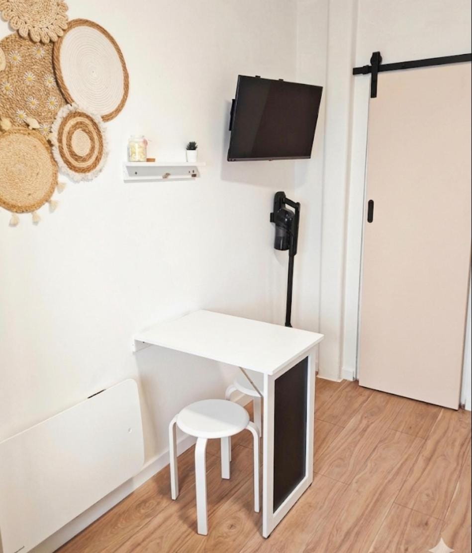 Studio charmant et cosy tout équipé à 10 min gare Apartment in Clermont-Ferrand