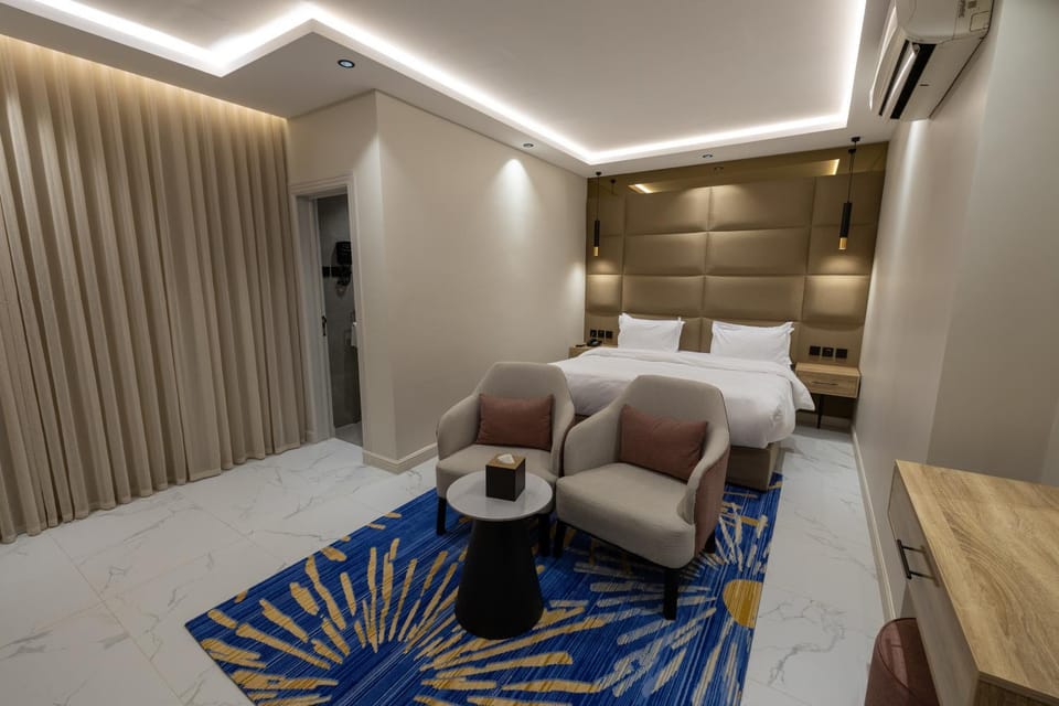 Photo of the whole room, Seating area, Bedroom