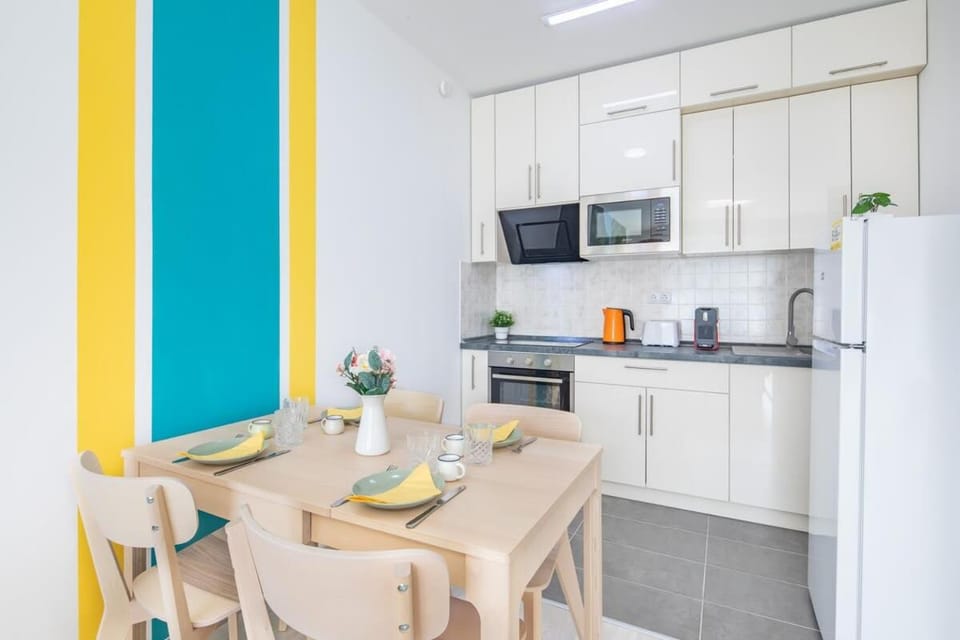 Close to Center - Balcony - NEW - AirCon Apartment in Budapest