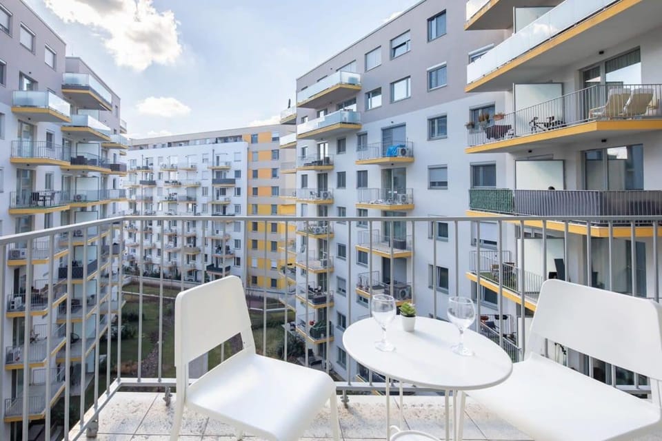 Close to Center - Balcony - NEW - AirCon Apartment in Budapest
