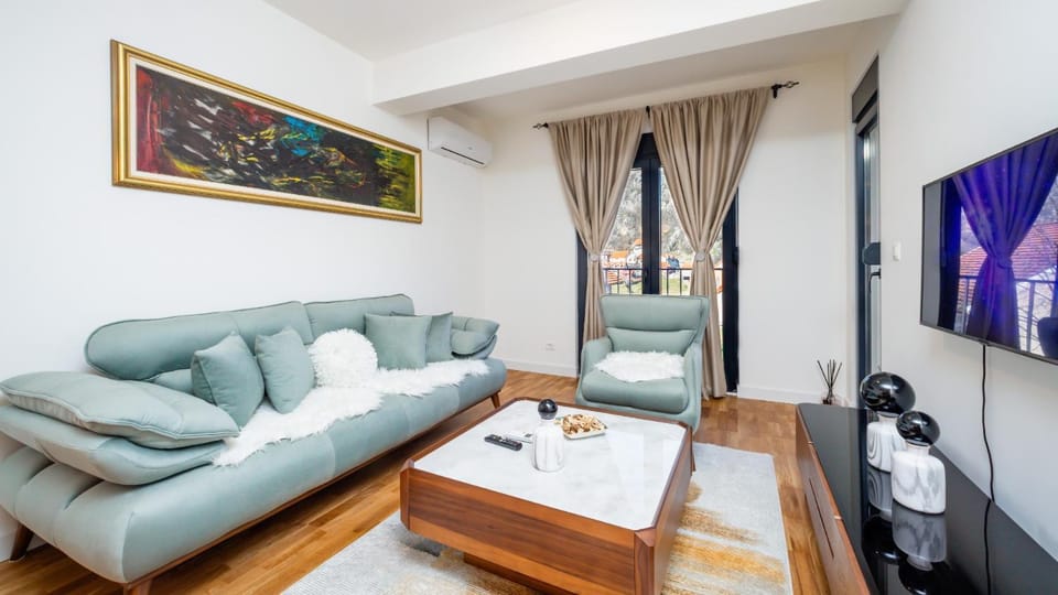 Communal lounge/ TV room, TV and multimedia, Living room