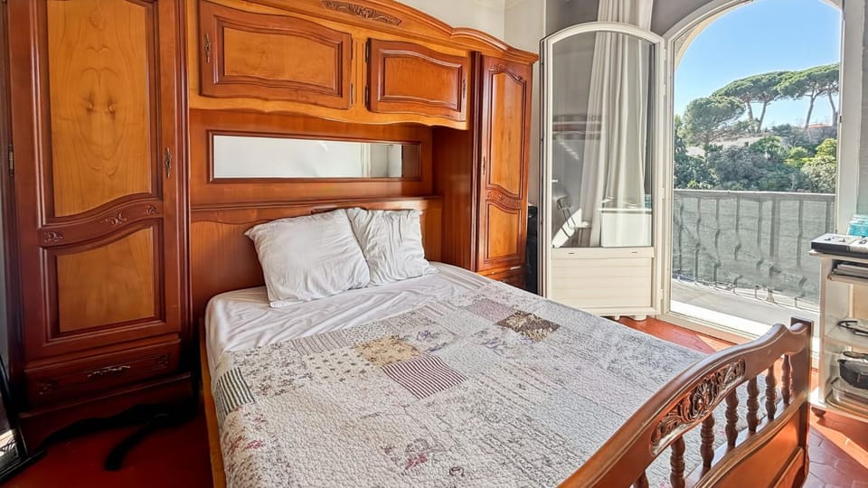 Family 3-Bedroom Apartment Near Downtown Cannes Apartment in Cannes