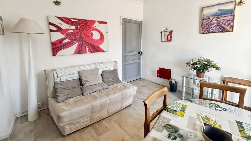 Living room, Decorative detail