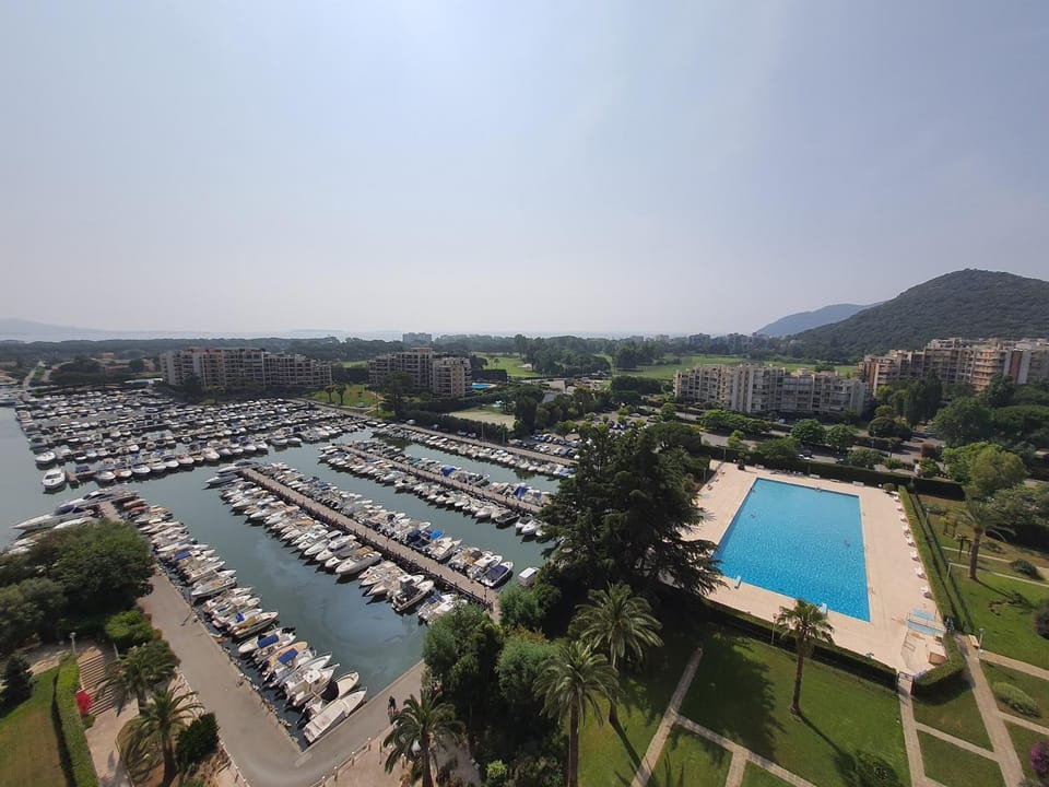 Superbe 2 pièces vue mer Apartment in Mandelieu-La Napoule