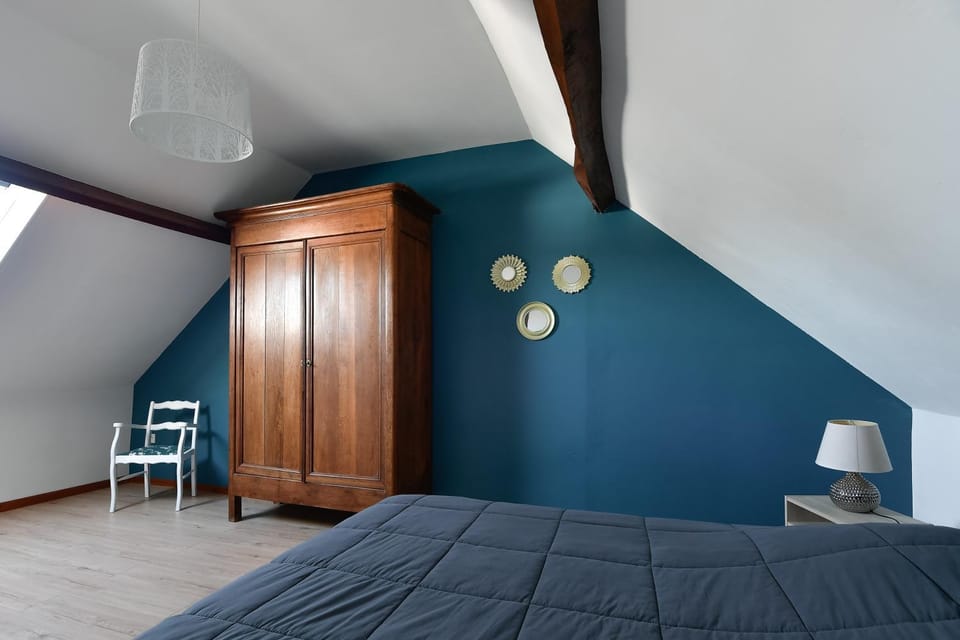 Property building, Living room, Bedroom