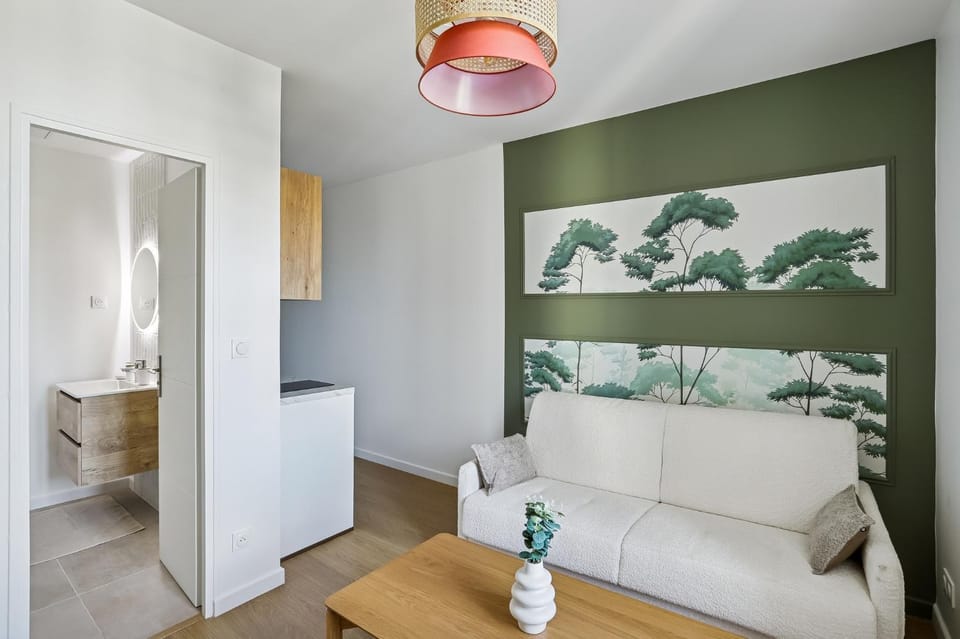 Bed, Bathroom, Living room, Photo of the whole room, Seating area, Dining area, Bedroom, Meals