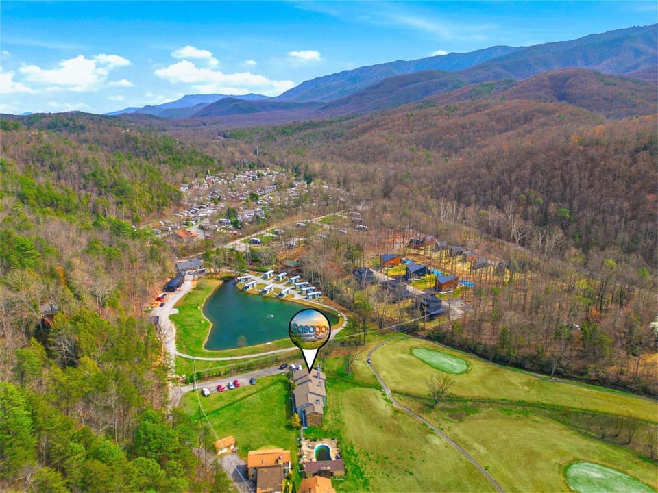 Smoky Mountain Escape Golf Views Near Gatlinburg House in Pittman Center