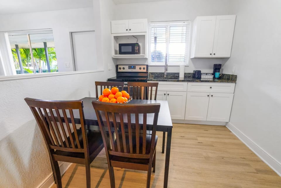 2Min WALK TO BEACHTrendy CondoKingKitchenPool5 Apartment in Pompano Beach