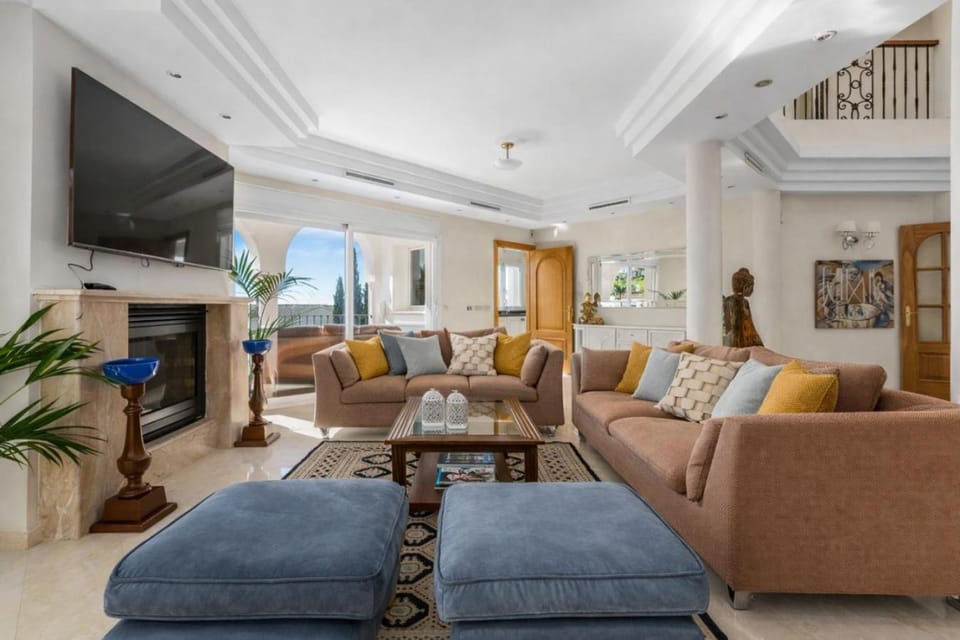 Communal lounge/ TV room