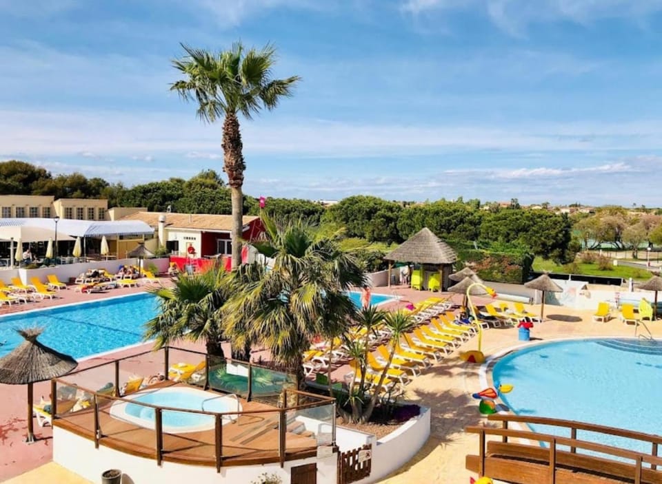 Swimming pool, Swimming pool