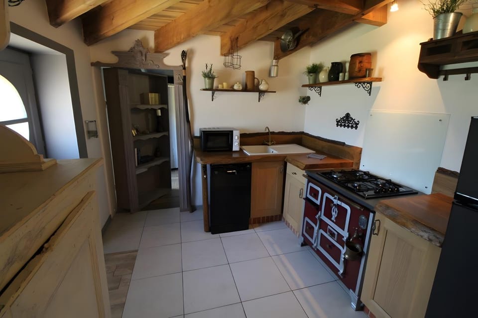 Property building, Kitchen or kitchenette, Living room
