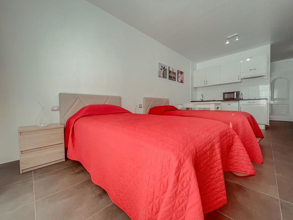 Victoria Beachfront Studio, Perfect Location in Las Américas Apartment in Costa Adeje