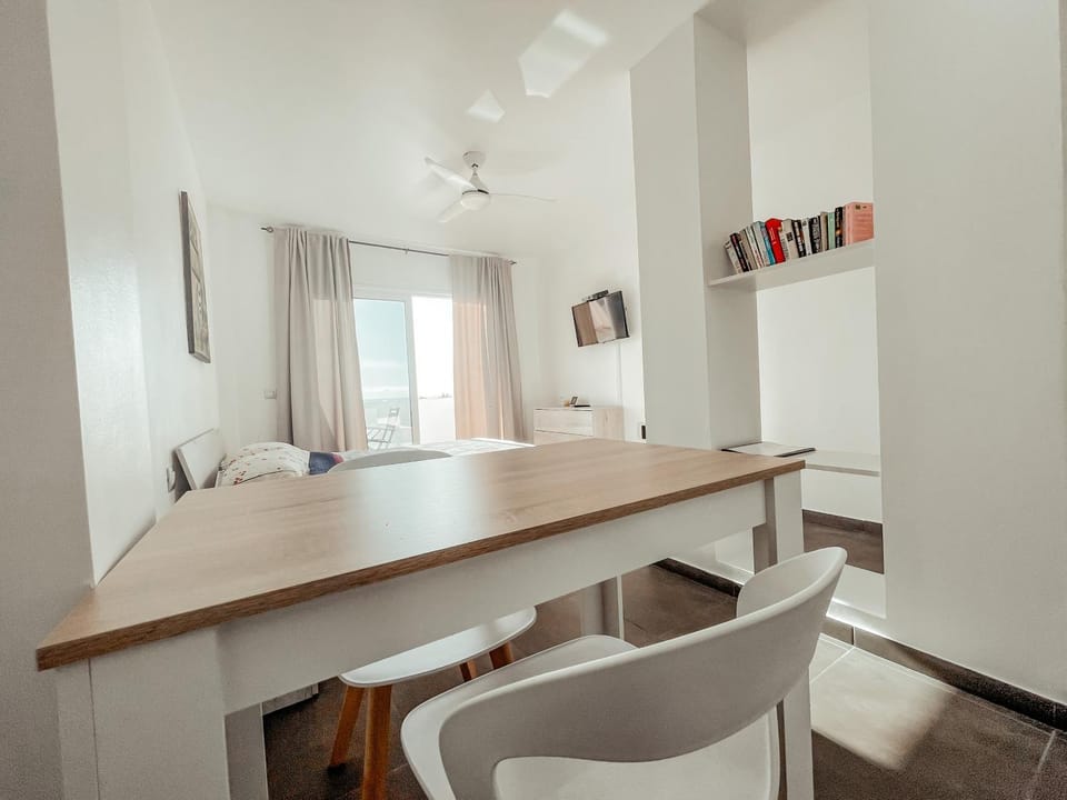 Victoria Beachfront Studio, Perfect Location in Las Américas Apartment in Costa Adeje