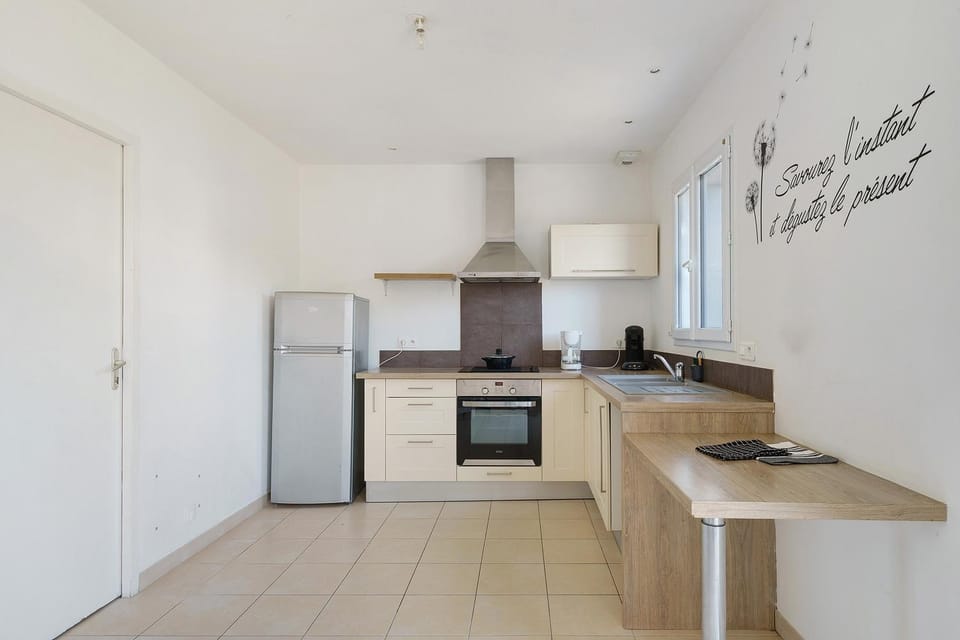Kitchen or kitchenette, Living room