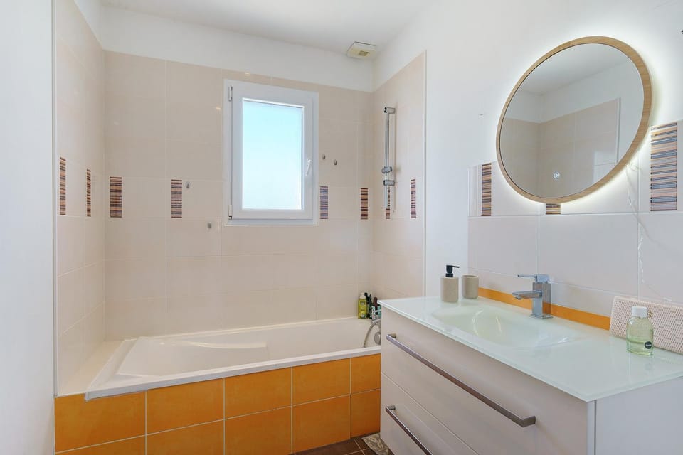Bathroom, Living room