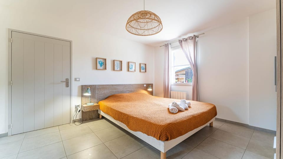 Bed, Photo of the whole room, Bedroom, towels, wardrobe