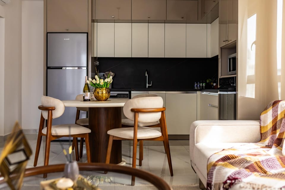 Kitchen or kitchenette, Dining area, oven, stove