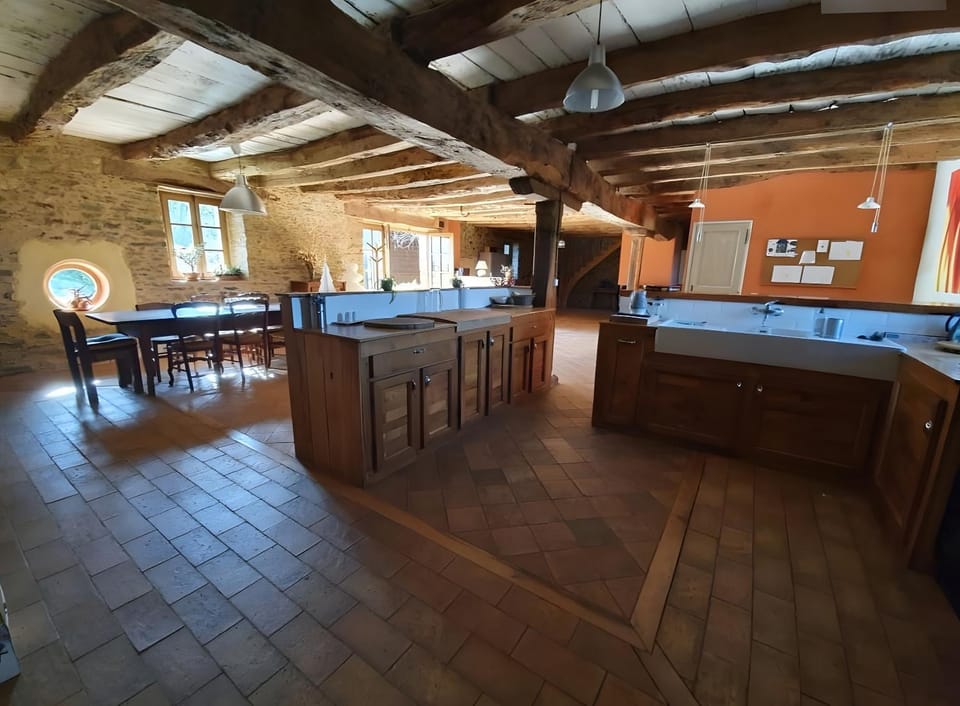 Property building, Kitchen or kitchenette, Living room