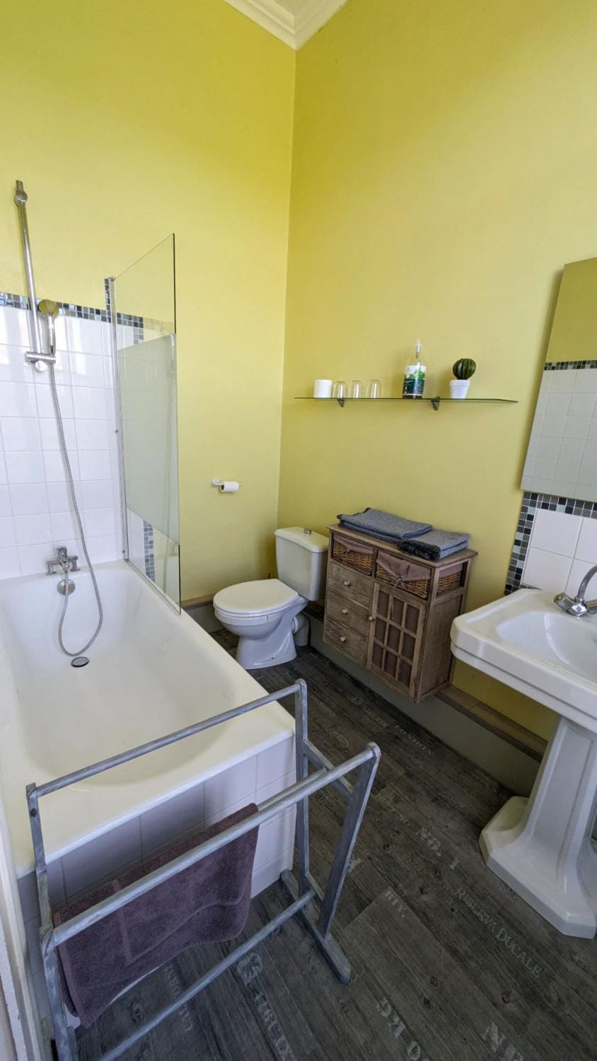 Bathroom, Bath, towels