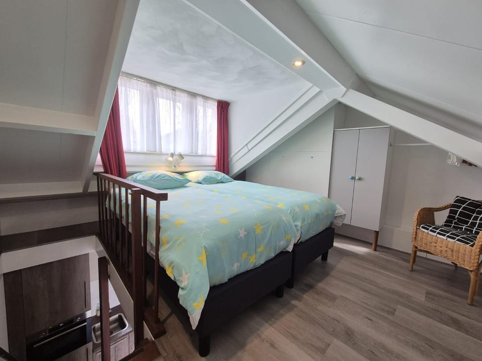 Bed, Photo of the whole room, Bedroom, wardrobe