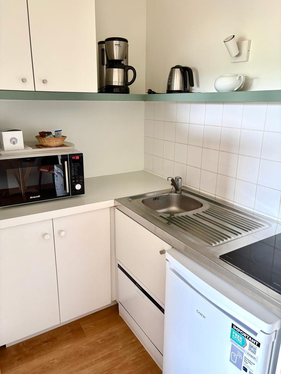 Coffee/tea facilities, Kitchen or kitchenette, microwave