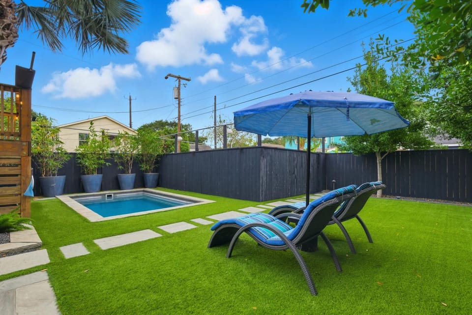 Garden, Seating area, Swimming pool