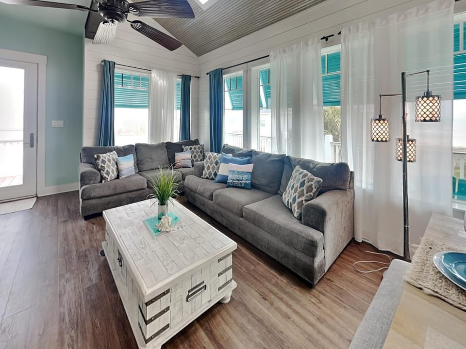 Balcony/Terrace, Living room, Seating area, furniture