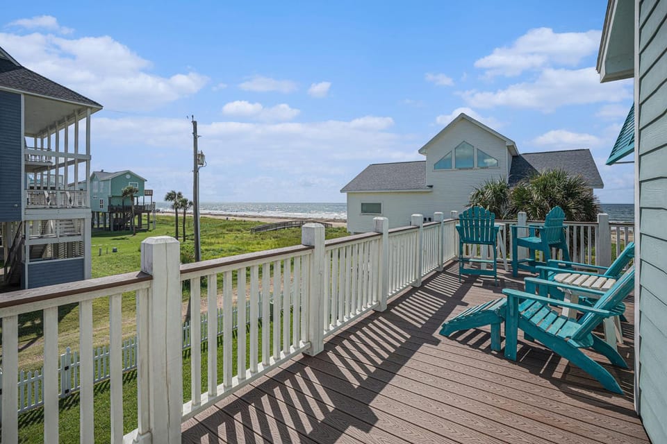 Property building, Balcony/Terrace, Seating area, Beach, Sea view