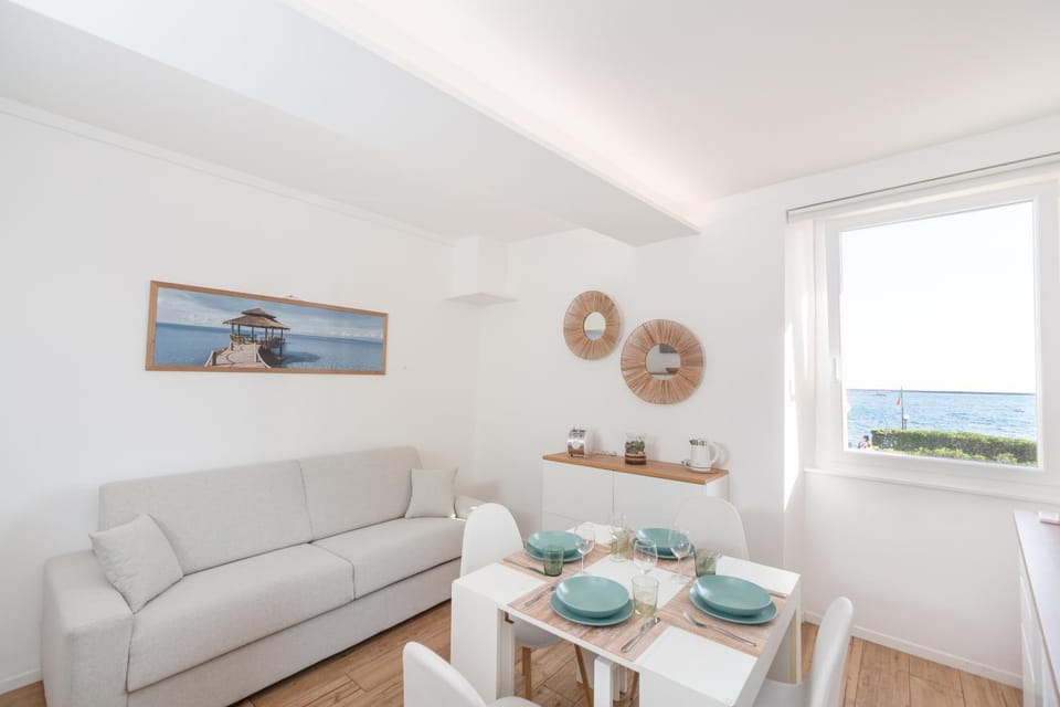 Natural landscape, Living room, Dining area, Sea view