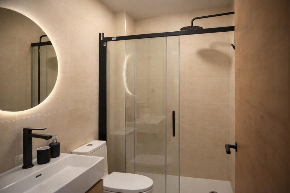 Shower, Toilet, Bathroom, Bath, towels