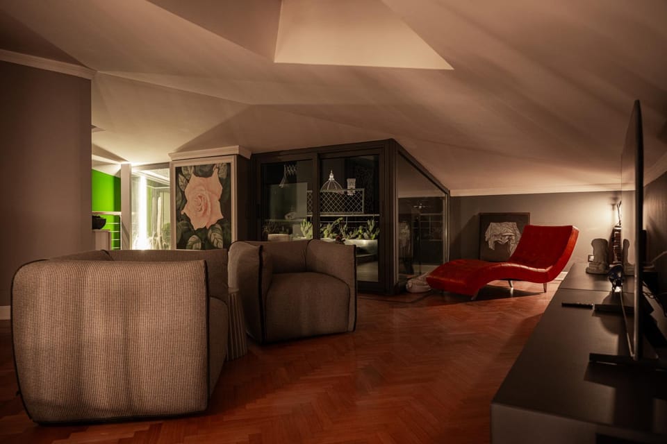 Night, TV and multimedia, Living room