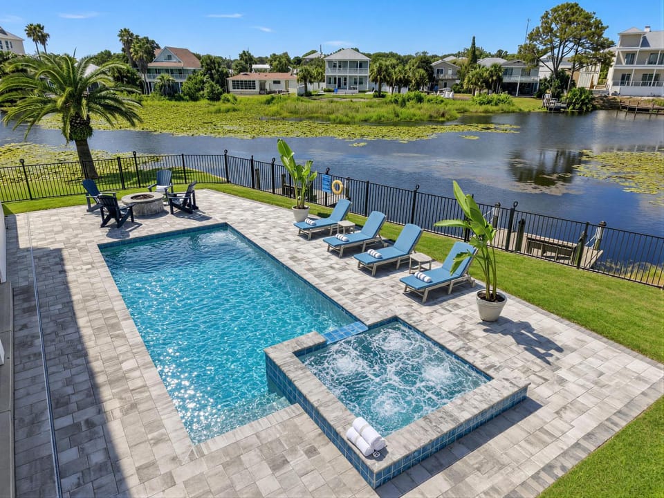 Bird's eye view, Hot Tub, Lake view, Sea view, Swimming pool