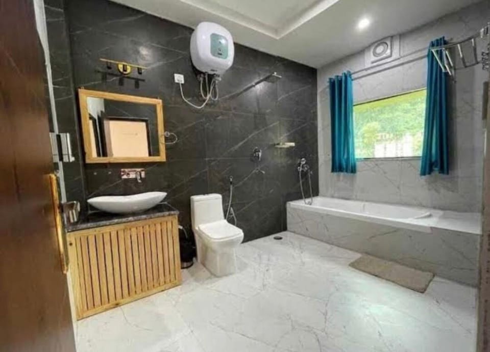 Bathroom, Bath