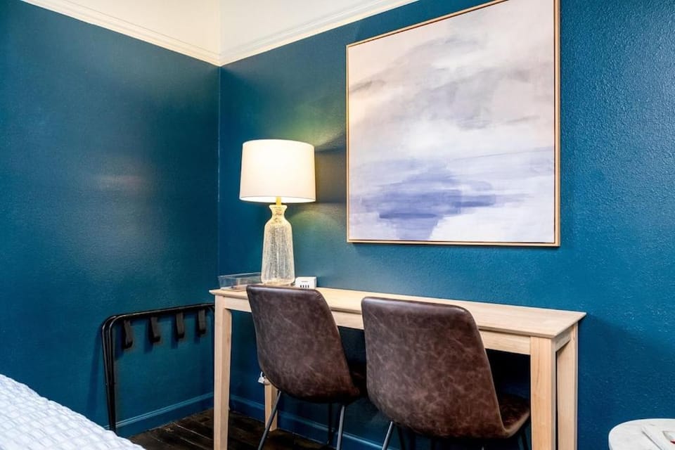 The Zin Retreat 4-Min Walk to Downtown Wine, Beer, Shops, and MORE! House in Lodi