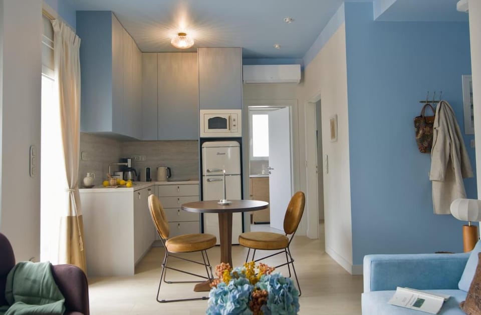 Retro Chic Apartment- Near Metro by ΜΡS Apartment in Athens