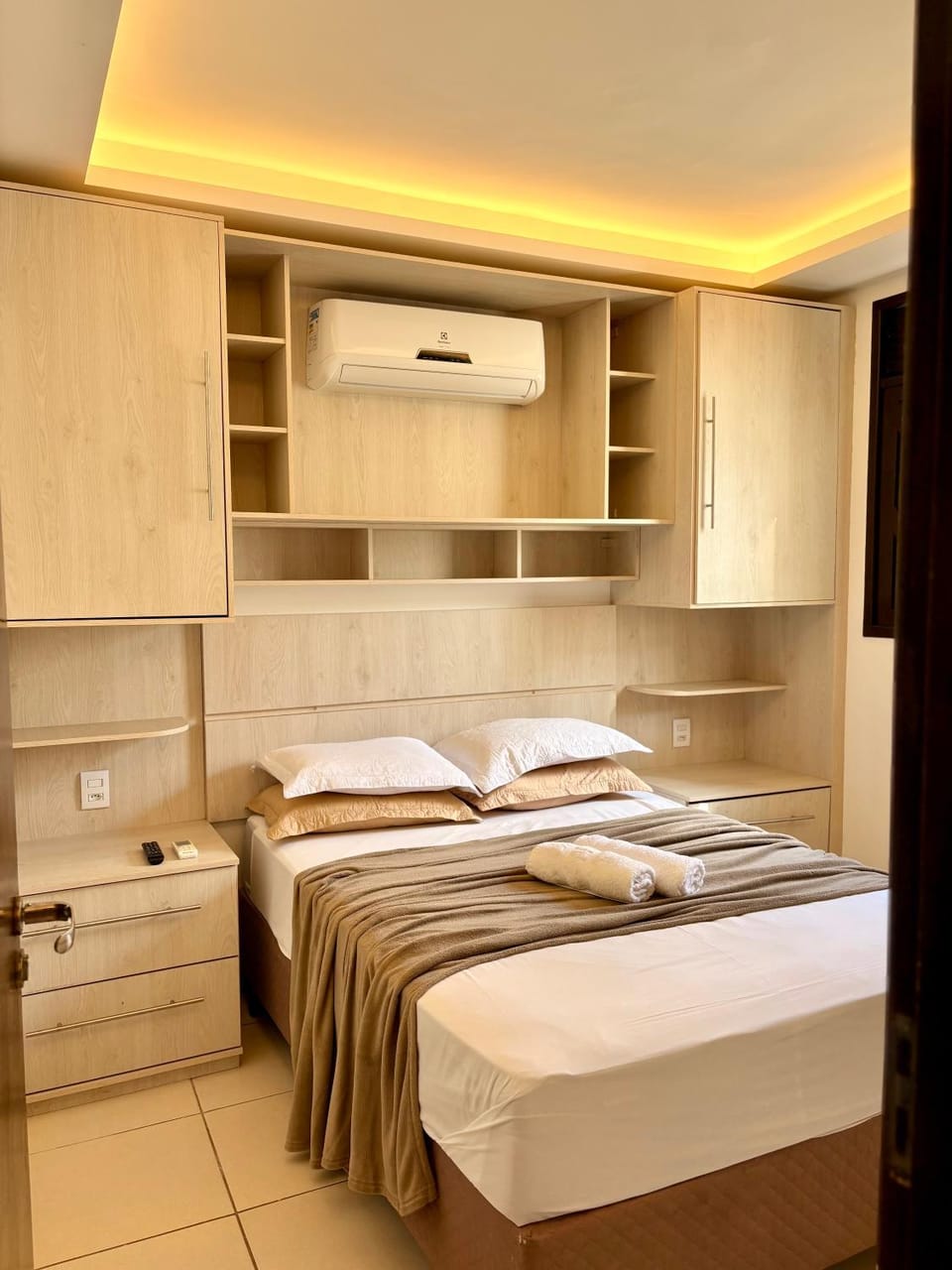 Bed, TV and multimedia, Bedroom, wardrobe, air conditioner