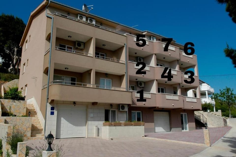 Patio, Facade/entrance
