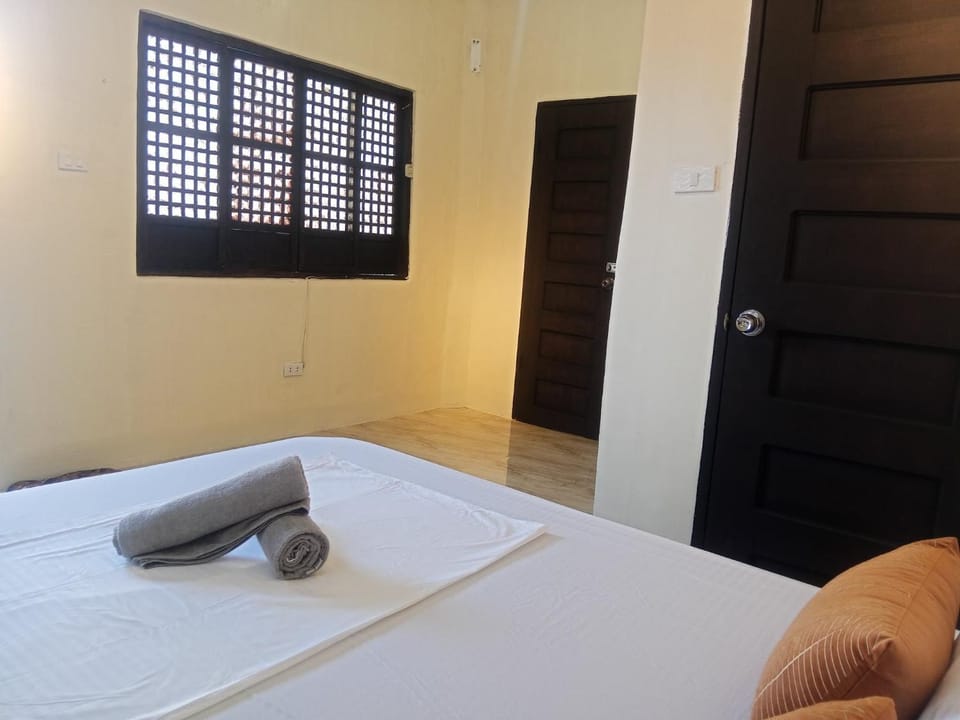 V Hostel Galera - Couple Room Nature lodge in Puerto Galera