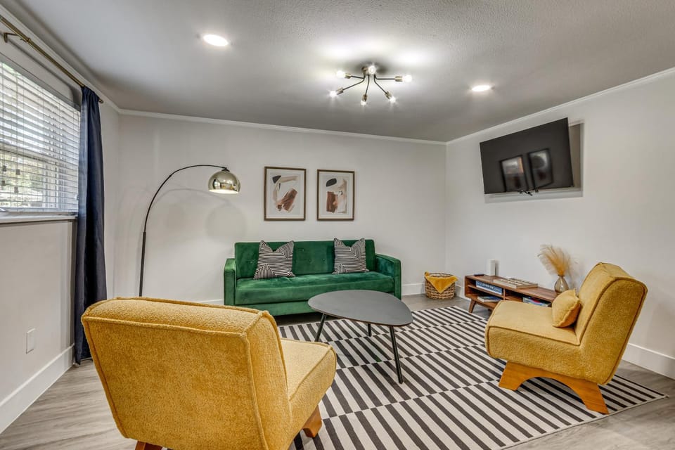 Easy Beach & Bay Access! Gulf Breeze Getaway House in Pensacola Beach